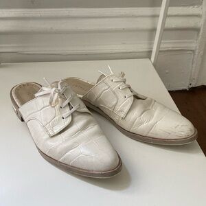 Freda Salvador slip on shoes in white leather!